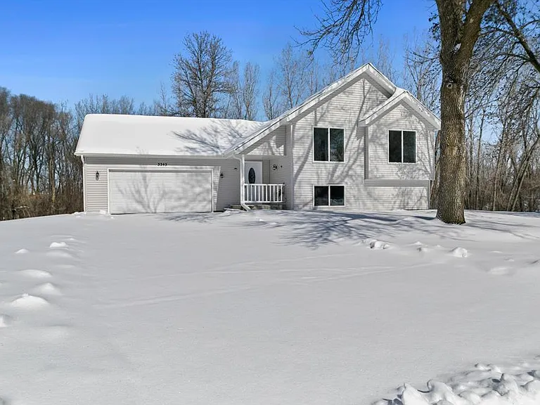 3345 Minnesota Ln N — Photo 1
