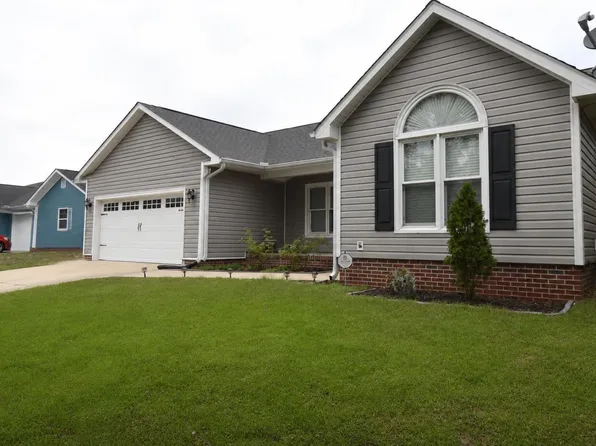 60 Woodwind Dr, Spring Lake, NC 28390