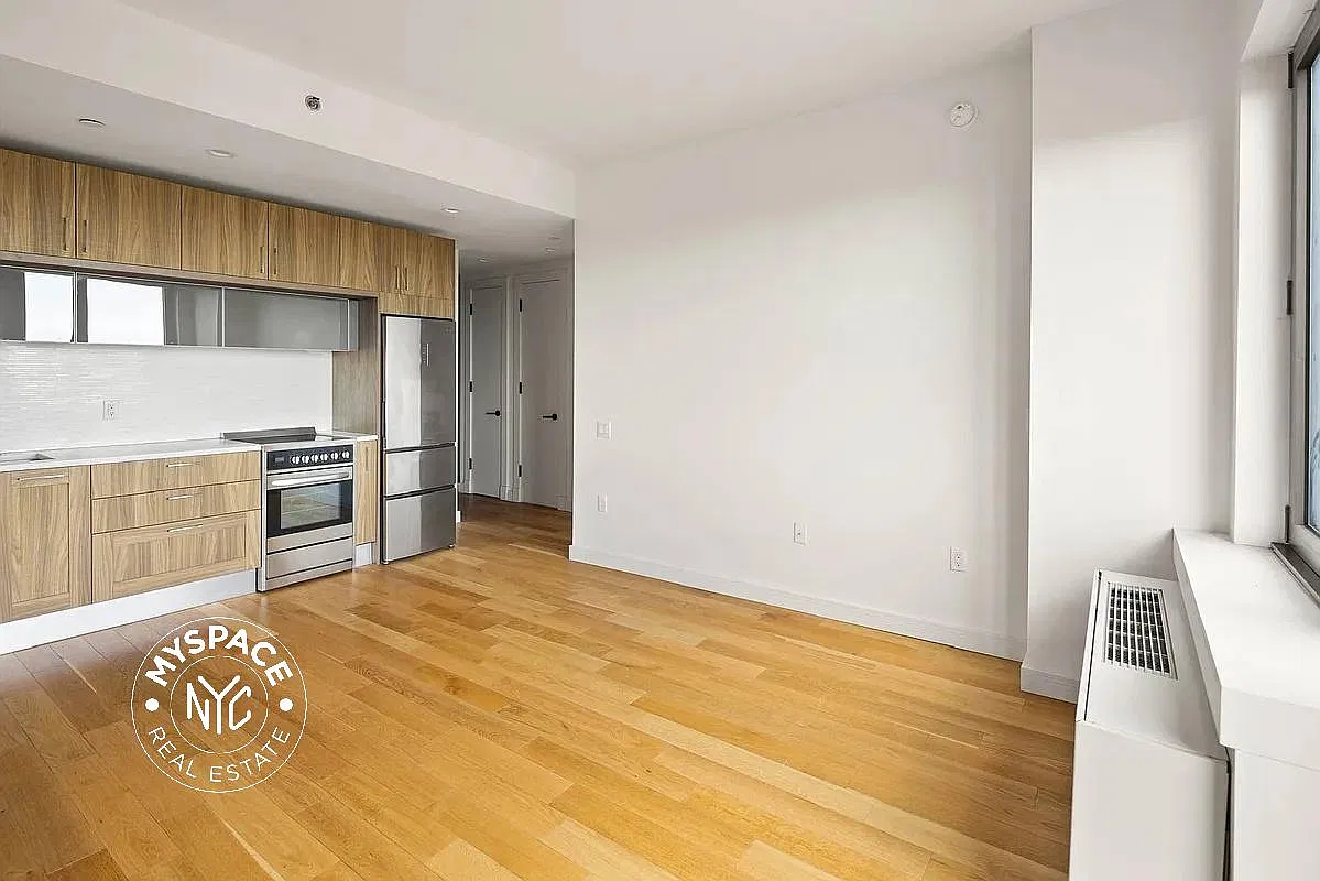 1825 Ocean Ave — Photo 2