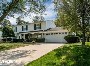 8604 Hedgeway Dr, Shelby Township, MI 48317