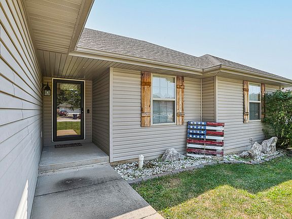 3rd image of 102 Sedona Lane