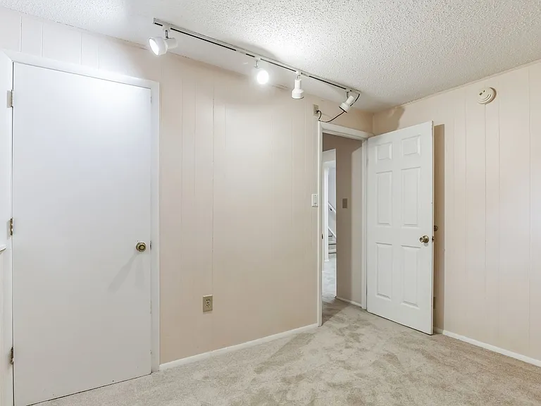 3388 Chelsea Dr — Photo 18