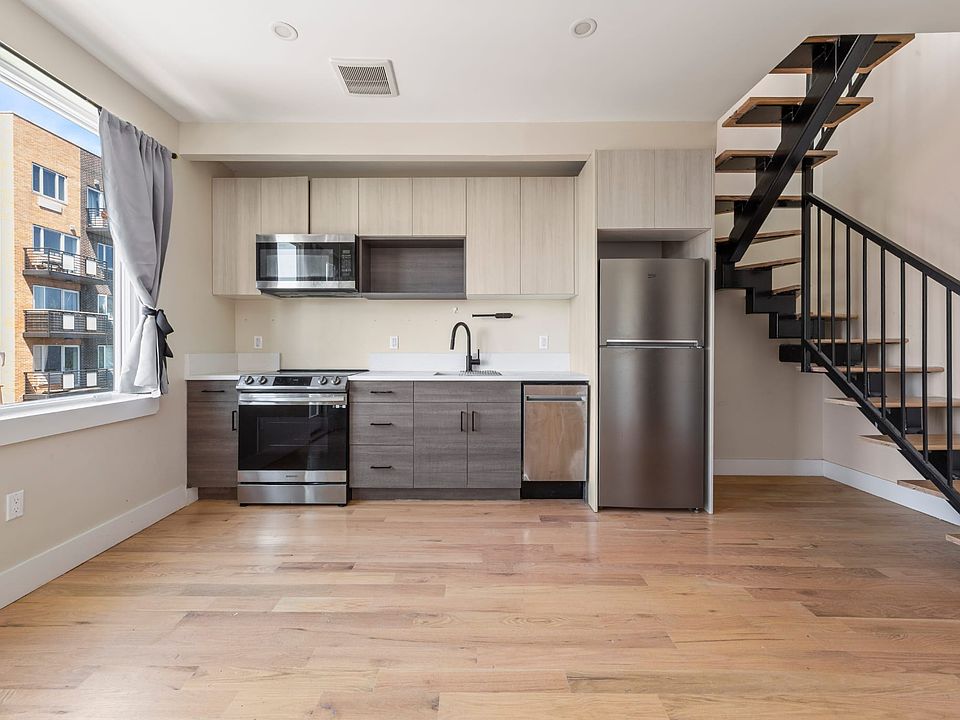 1st image of 131 Kingsland Ave Unit Penthouse 1