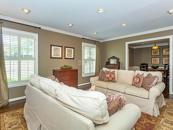 4th image of 1608 Panorama Dr
