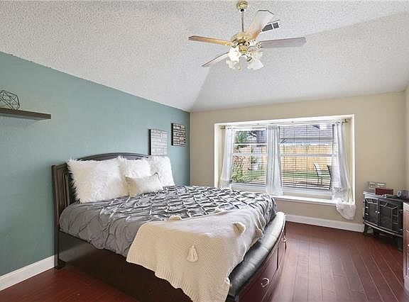 3rd image of 5816 Vista Glen Ln