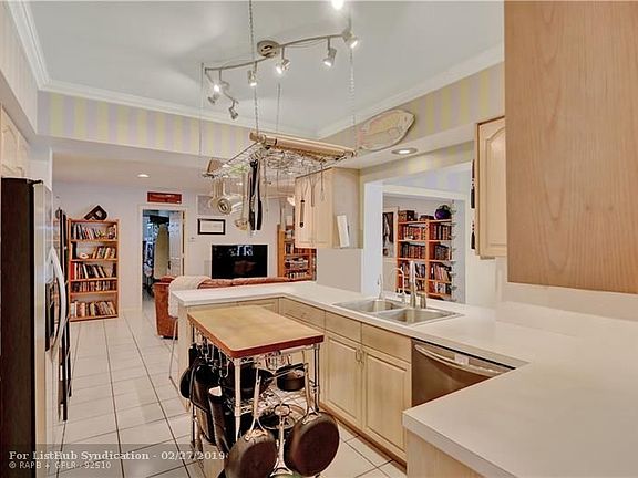 4th image of 4040 NE 25th Ave