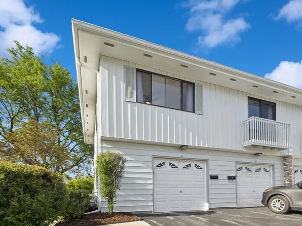 124 Brewster Ct APT A, Bloomingdale, IL 60108