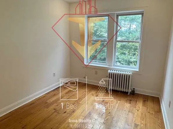 385 Danforth Avenue image 7 of 11