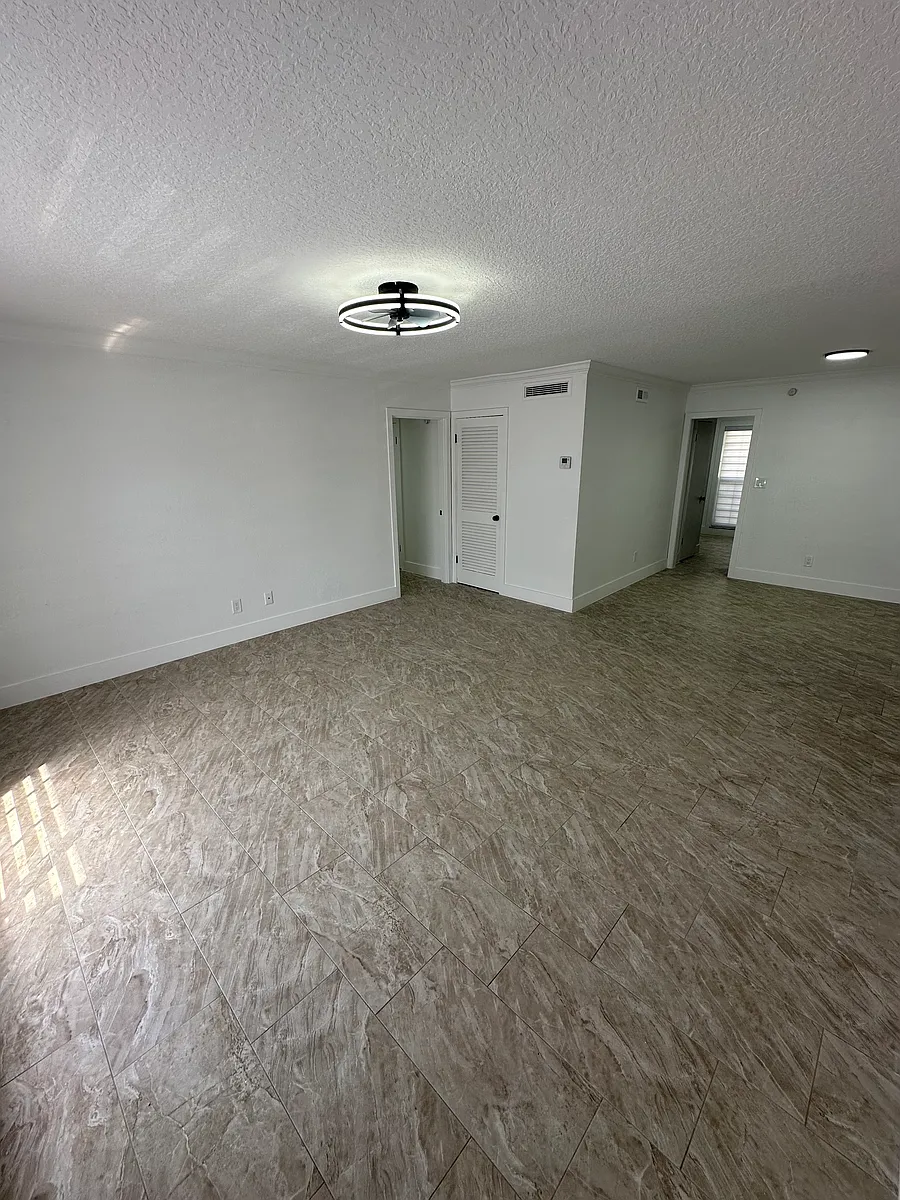 Building Photo - 385 Wymore Rd #201