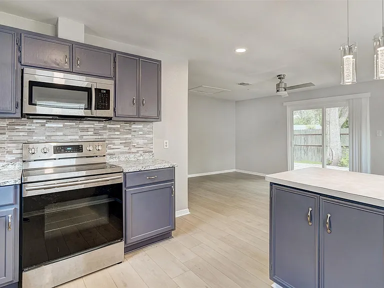 1806 Dixie Ln — Photo 9
