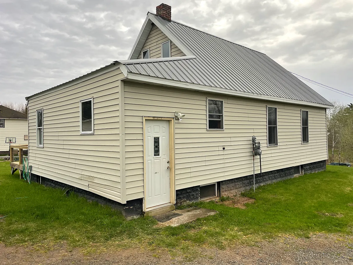 Building Photo - 25 N Spruce St