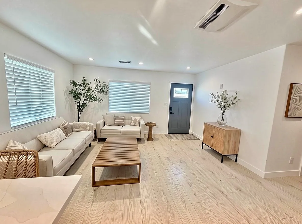 2 bed, 800 sqft, $2,600 — Photo 2