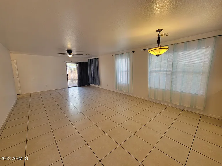 2259 E Spruce Dr — Photo 2