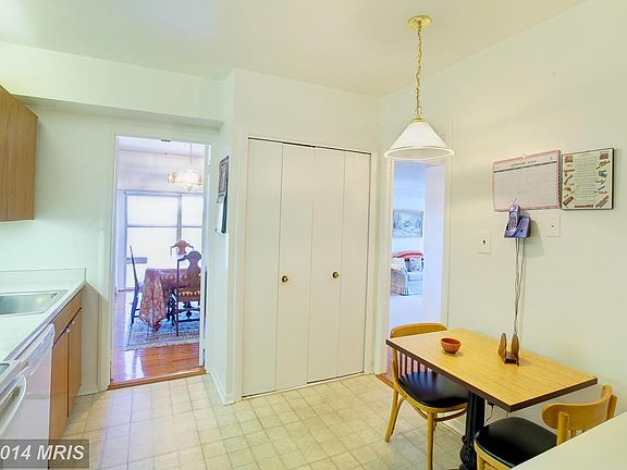 Eat in Kitchen with diswasher