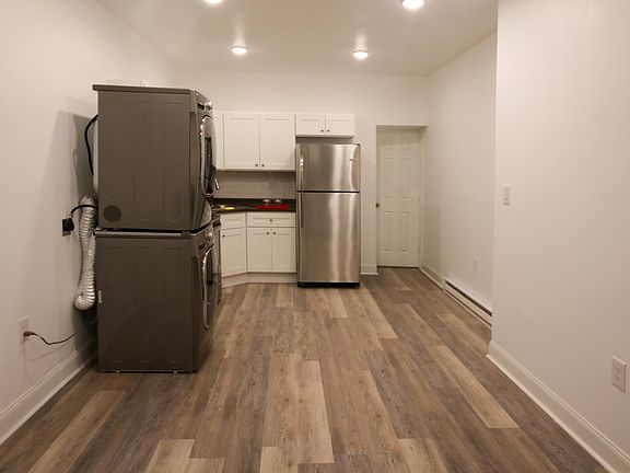 3rd image of 6149 Larchwood Ave #1