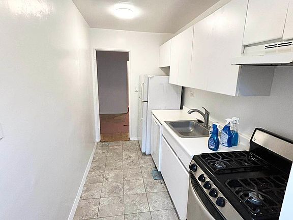 4th image of 240 E 35th St APT 11K