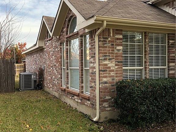 3rd image of 3325 Briar Ln