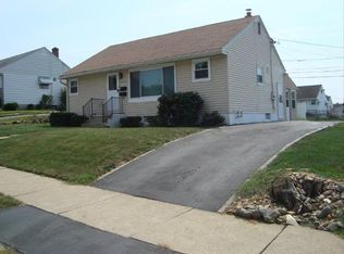 1557 Greenview Dr, Bethlehem, PA 18018