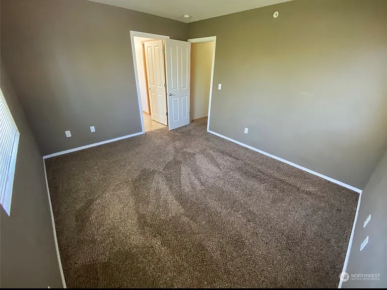 2025 Garry Oaks Ave #B — Photo 8