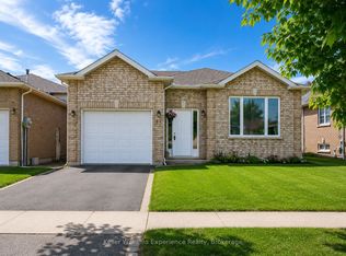 16 Nicole Marie Ave #B, Barrie, ON L4M6Y8