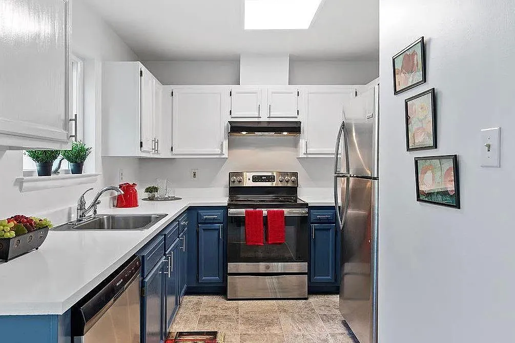 177 Jonathan Dayton Ct — Photo 2