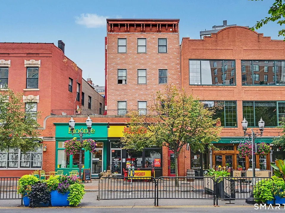 211 Main St #3A
