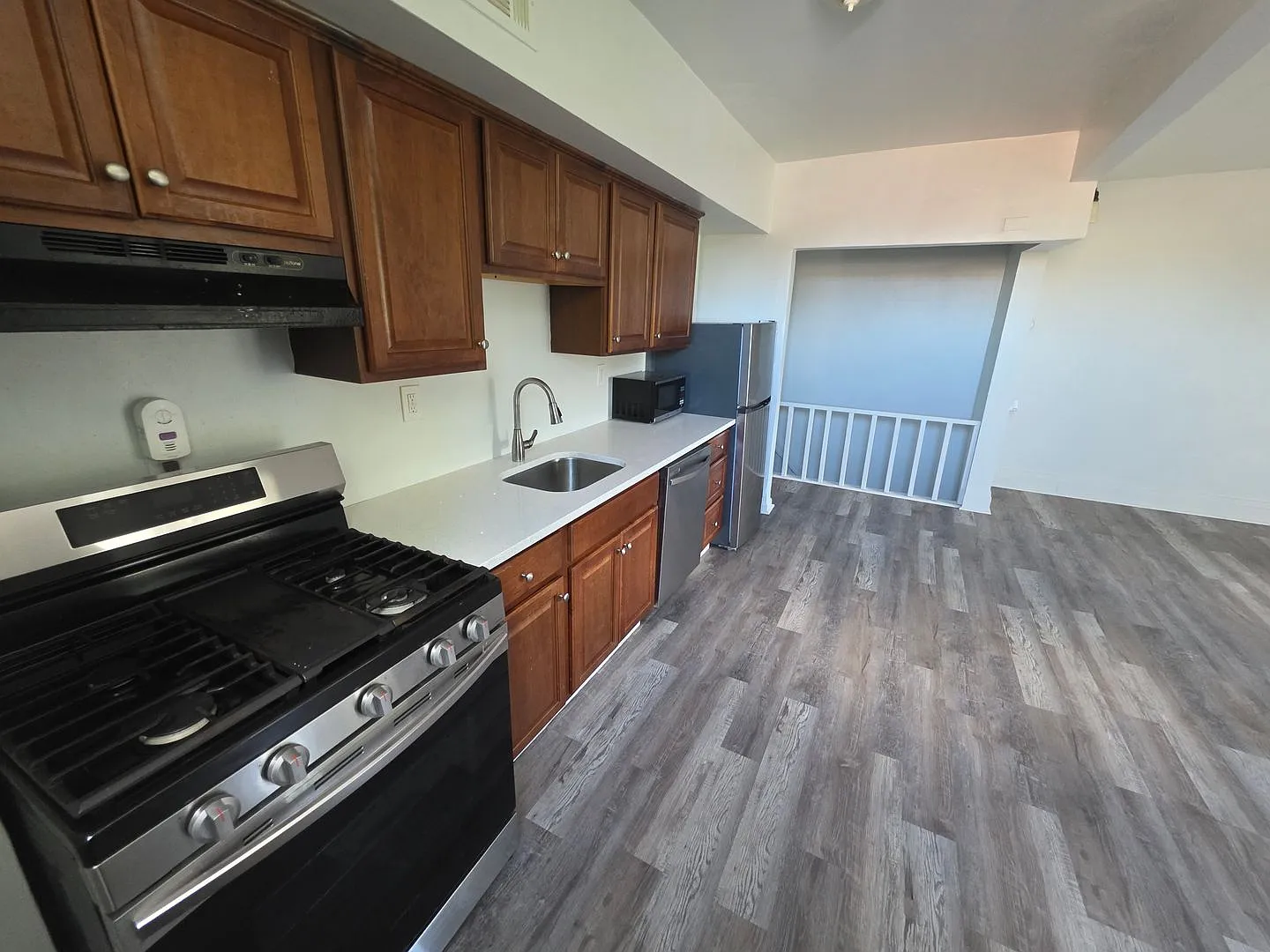 621-623 Lincoln Avenue — Photo 3