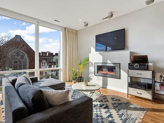 4th image of 2119 N Mozart St #3