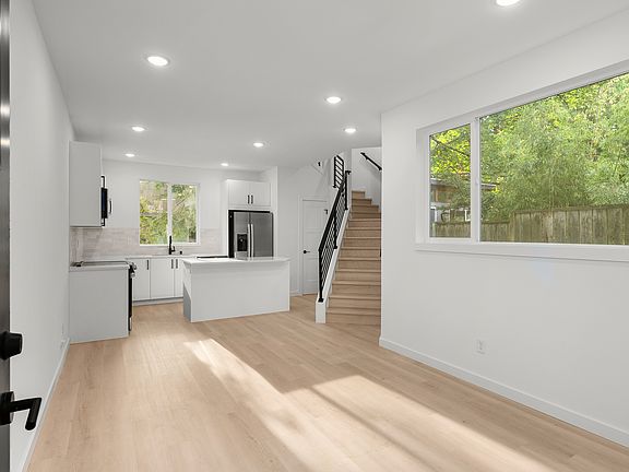 2nd image of 5005 9th Ave NE