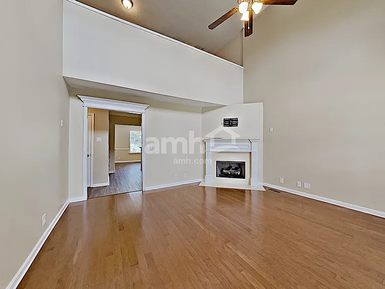 2053 Leefield Dr — Photo 6