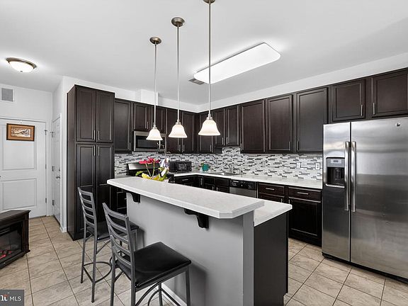5th image of 33 Rowand Way E