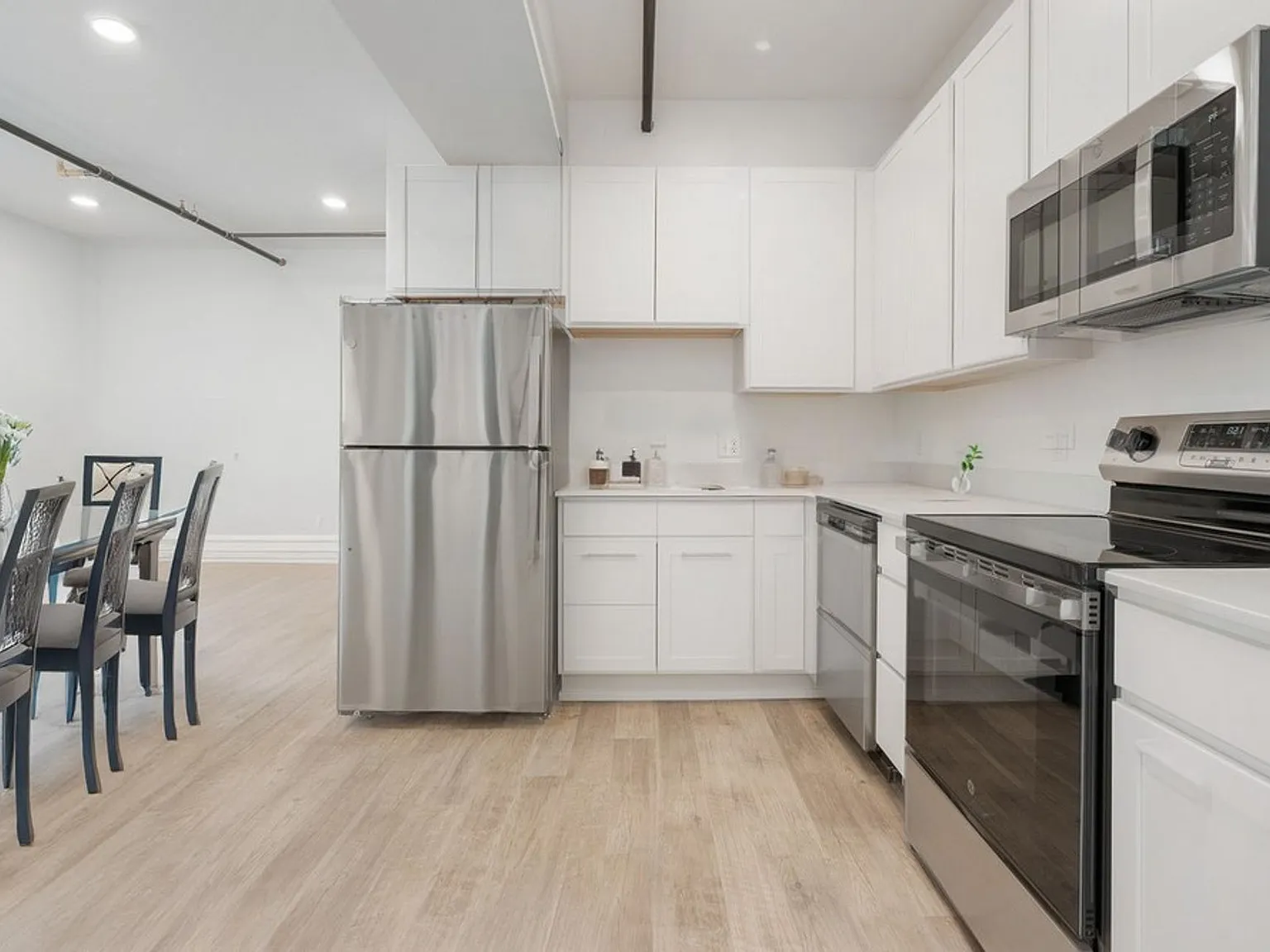 Reinbeck Apartments — Photo 1