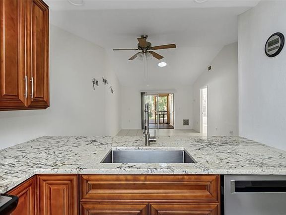 4th image of 389 Estero Ct