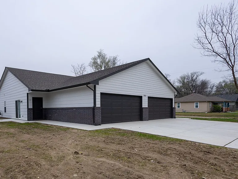 802 N Custer St — Photo 9
