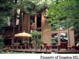 76 Arrowhead Dr, Newfoundland, PA 18445