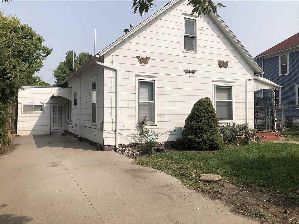 2nd image of 715 W 2nd St