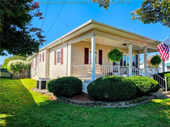 136 Maple St, Mason, WV 25260