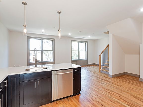4th image of 212 3rd St #303