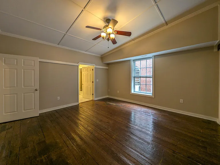112 E Cameron St — Photo 11