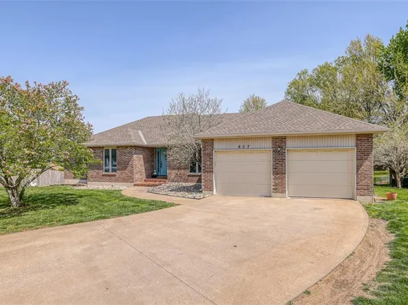607 Horseshoe Dr, Pleasant Hill, MO 64080