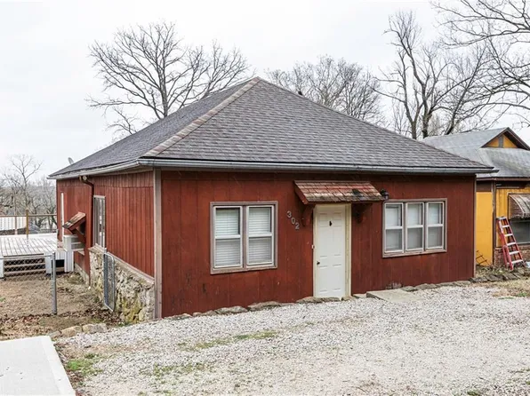 302 S 7th St, Fredonia, KS 66736