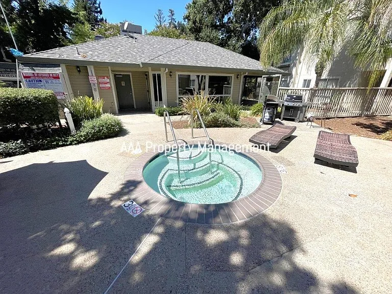 2530 Oak Rd #204 — Photo 22