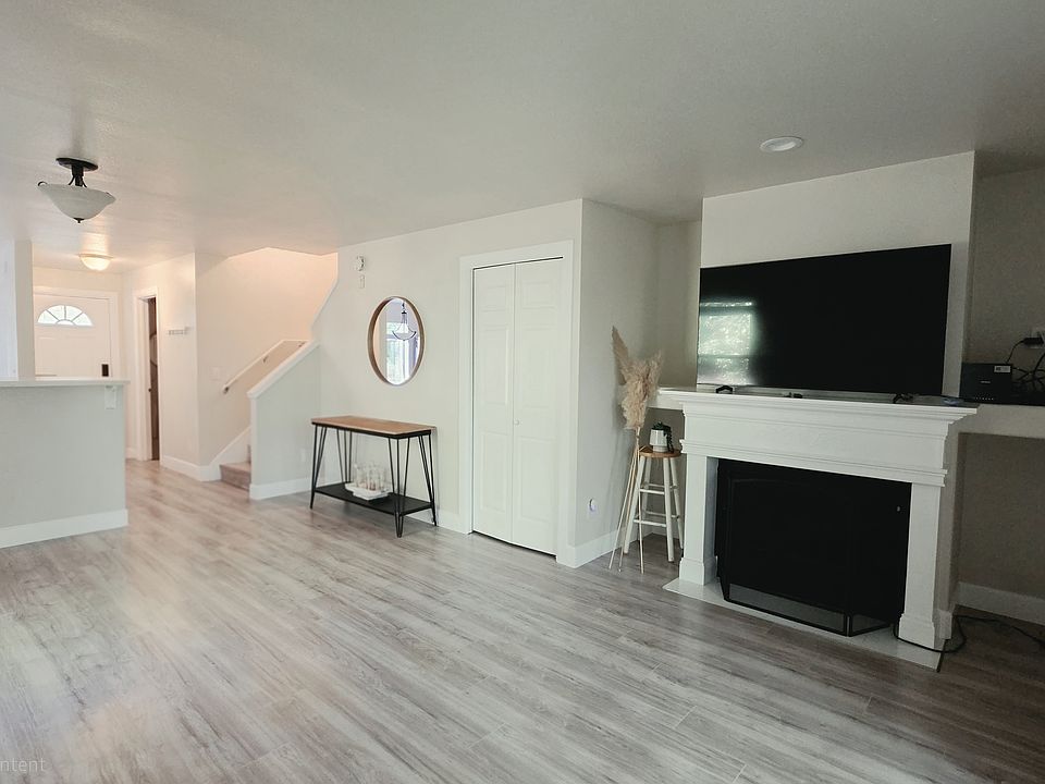 1st image of 833 SW Sunset Blvd