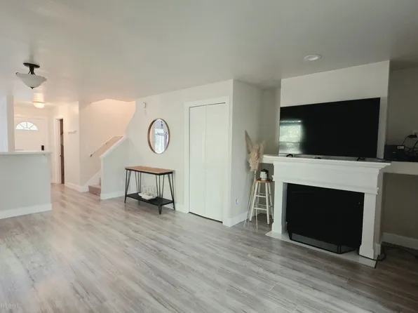 833 SW Sunset Blvd, Renton, WA 98057
