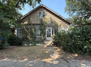1014 Iroquois Street W, Moose Jaw, SK S6H 5B8
