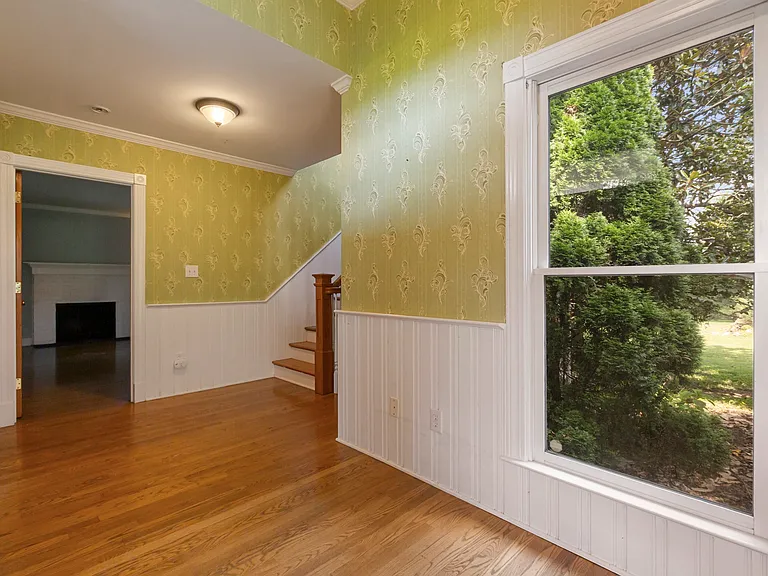 5820 Chamberlain Ln — Photo 37