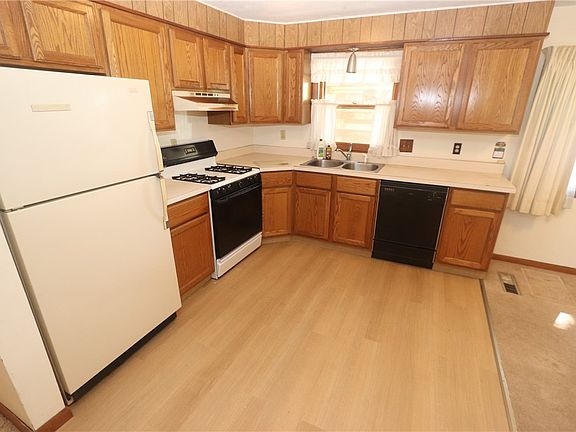 5th image of 915 W South 3rd St