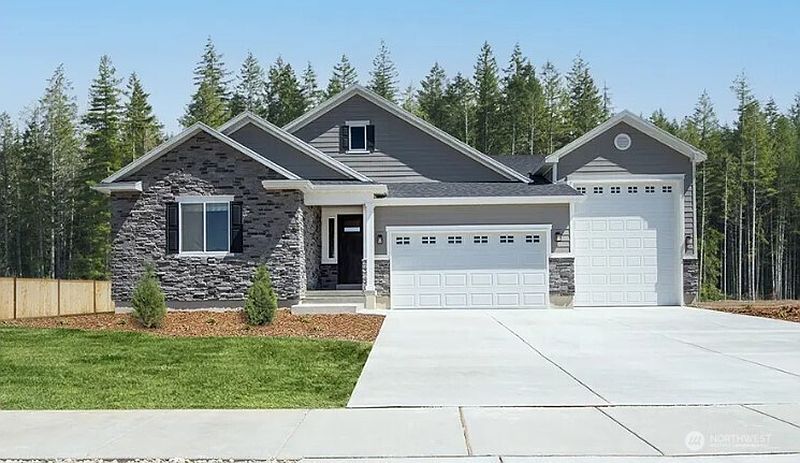 2nd image of 10330 136th Avenue NE #224