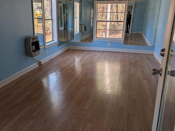 2nd image of 604 Sycamore Ave