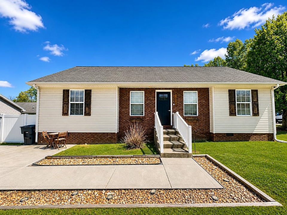 1st image of 1223 N Quail Hollow Cir